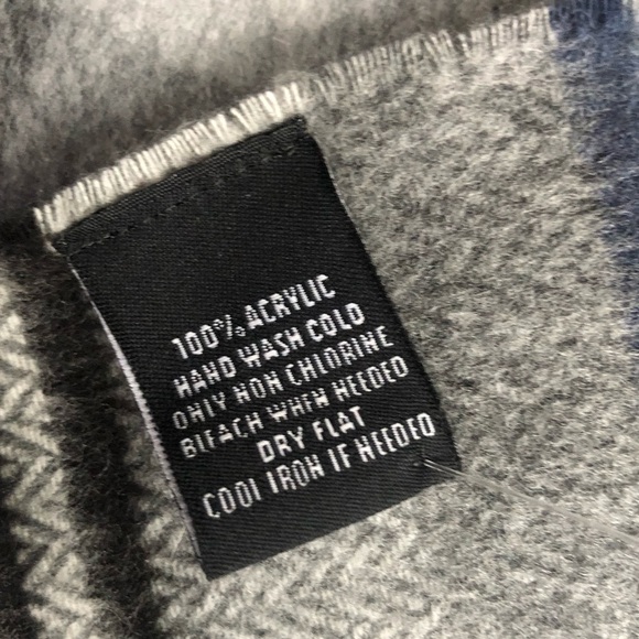 NWT FRAAS MADE IN GERMANY SCARF - Picture 5 of 5